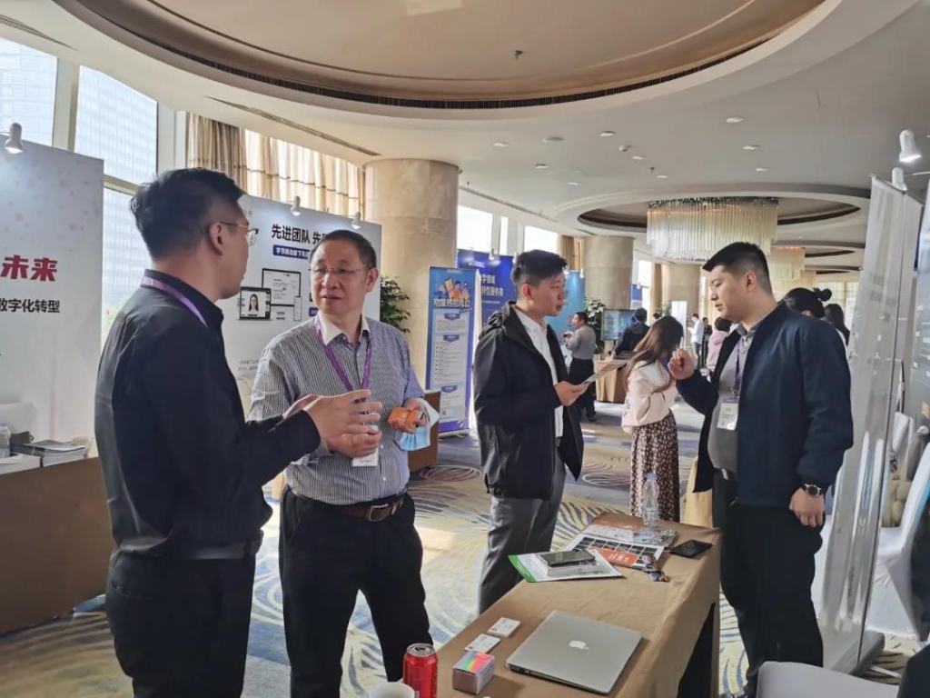 1635124273121057639.jpg 捷瑞数字携乐发lv官网云平台隆重亮相上海医药数字化转型论坛