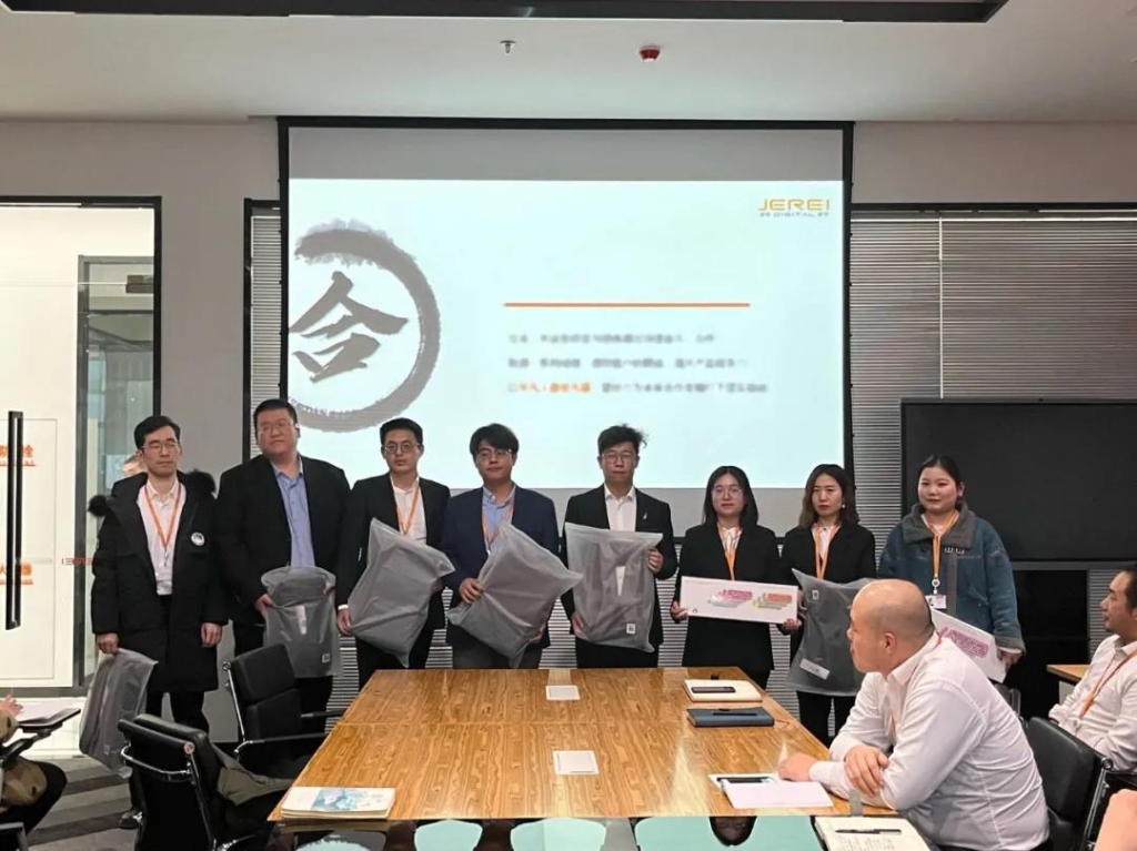 1641775984119088389.jpg 凝新力·启华章丨研发中心2021年度工作总结大会圆满举行